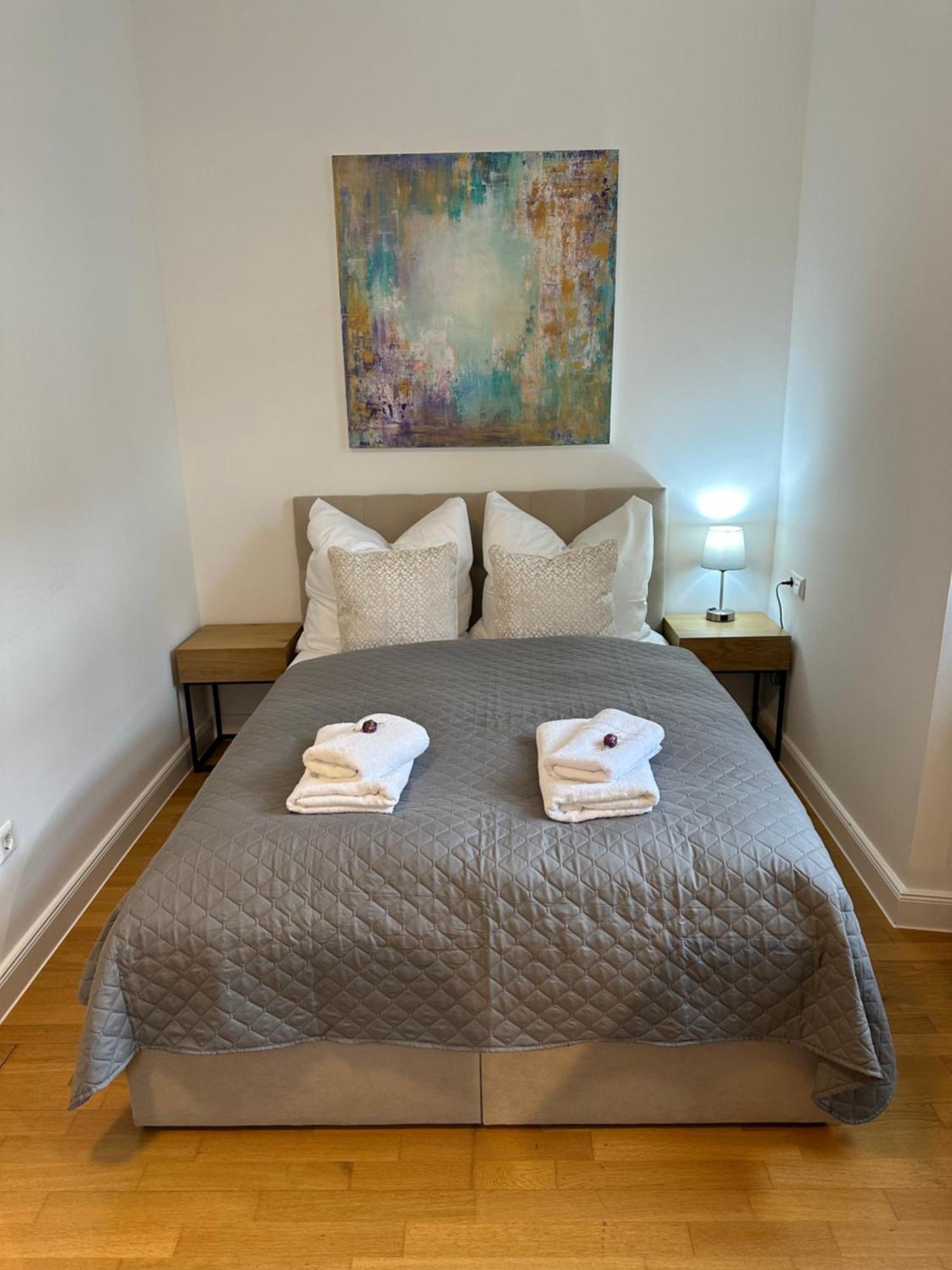 Bella Casa - Business&Family, 100M Zum Konzerteingang Schloss, Parkplatz, Smarttv, Netflix, Waschmaschine, 24H Checkin, 36Qm, Ap 12 ルートヴィヒスブルク エクステリア 写真
